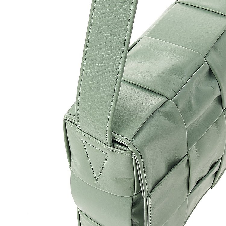 BOTTEGA VENETA(보테가베네타) [보테가베네타] 인트레치아토 카세트백 667298 VCQ71 3402 | 신세계V