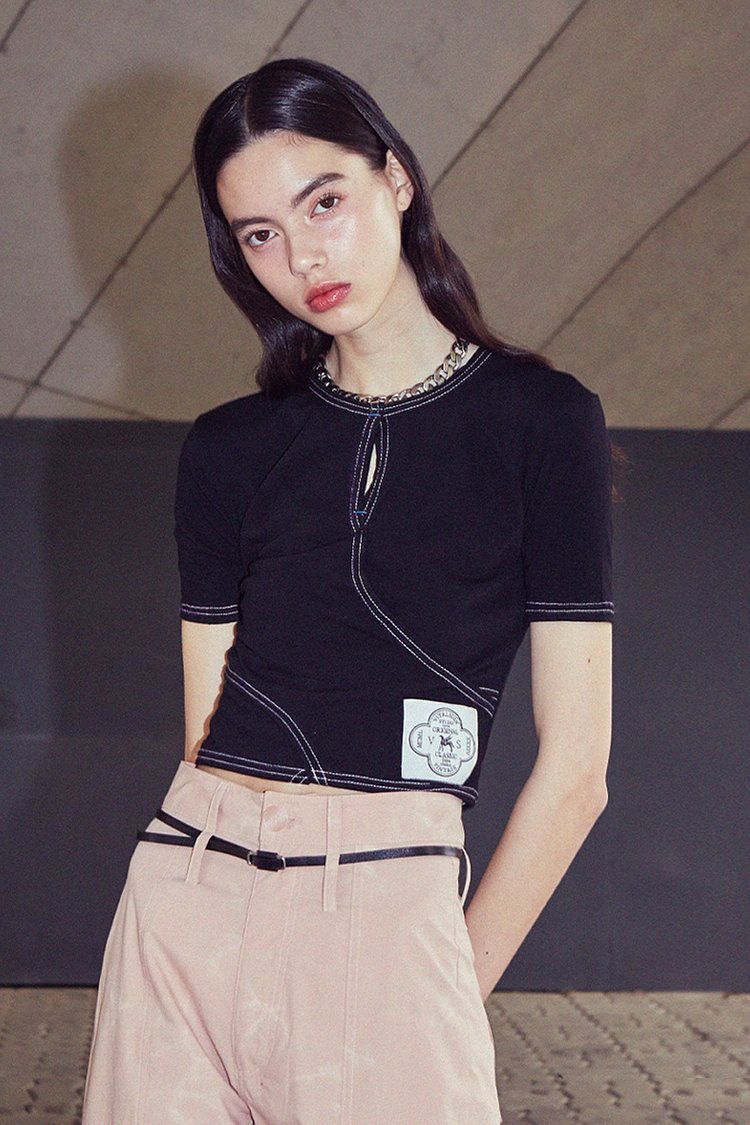 VITALSIGN(바이탈싸인) [LINE] Slit Stitch Crop T-shirt | 신세계V