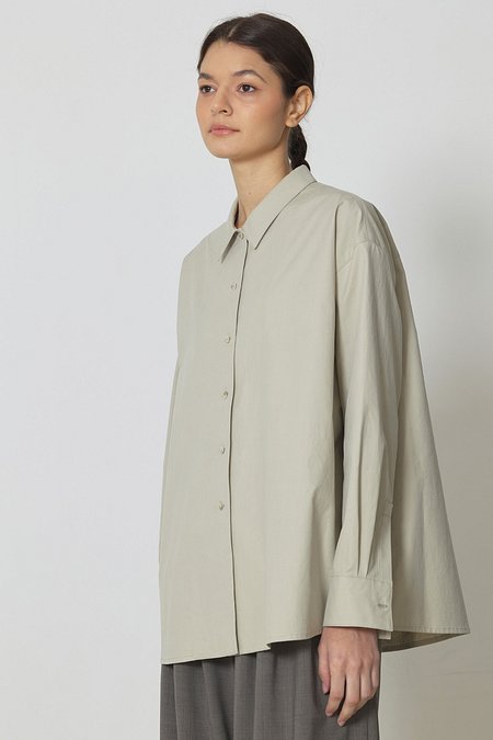 MANUELLE ET GUILLAUME(마누엘에기욤) Garçon cotton shirt soft khaki | 신세계V