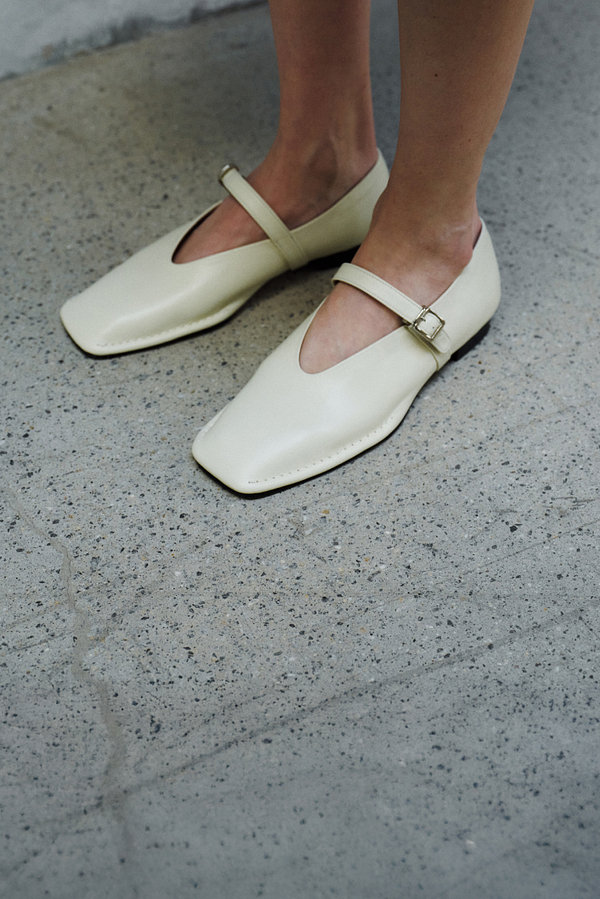 덜어냈기에더 확고한 존재감