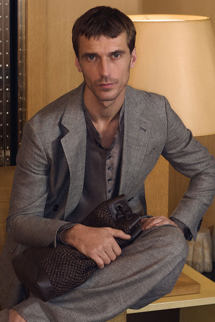 계절의 첫인상,한 벌로\n완성하세요