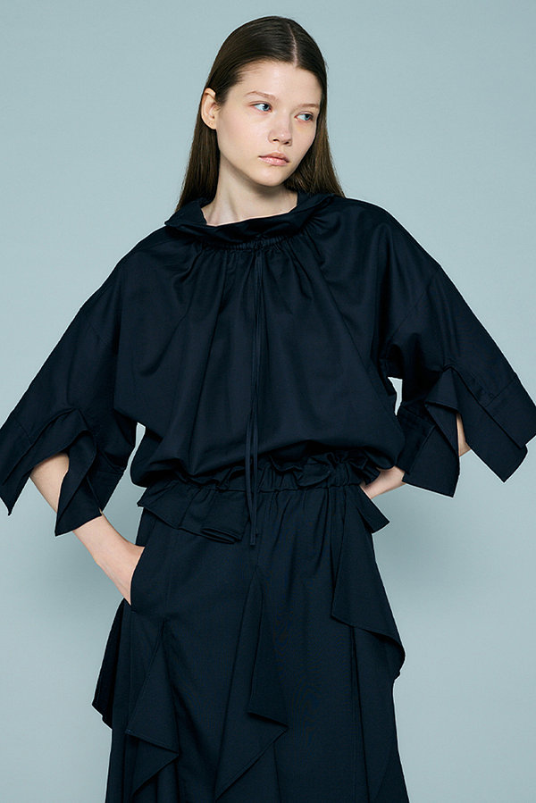 가벼워진 계절선명해진 스타일