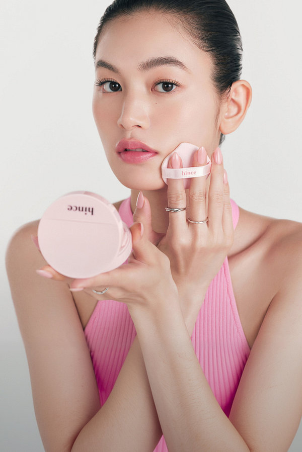 톤은 정교하게텍스처는 가볍게