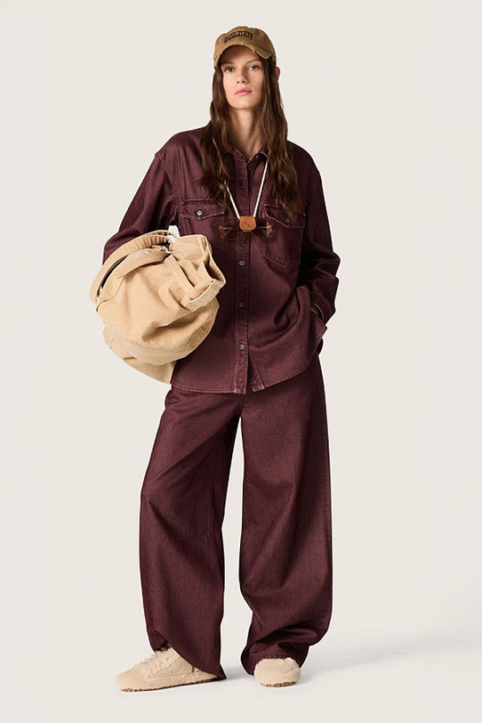 WOMEN \n CLOTHING