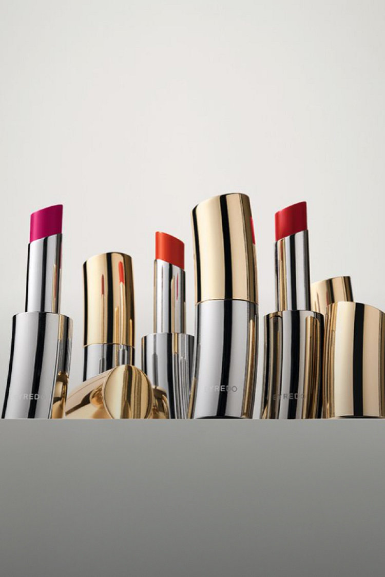 MAKEUP