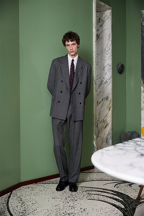 SUIT