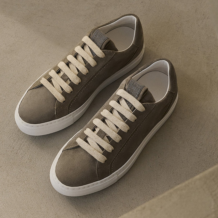 SHOES &\nSNEAKERS