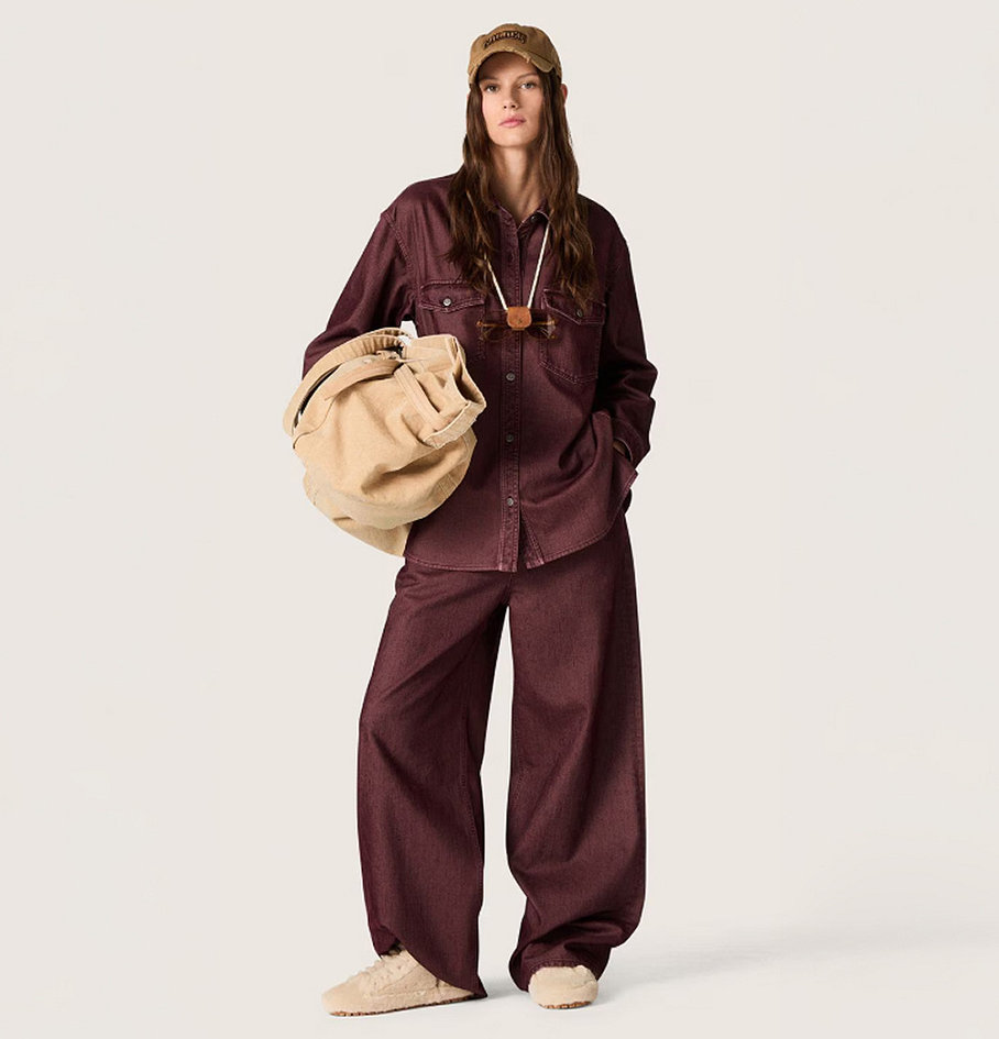 WOMEN \n CLOTHING