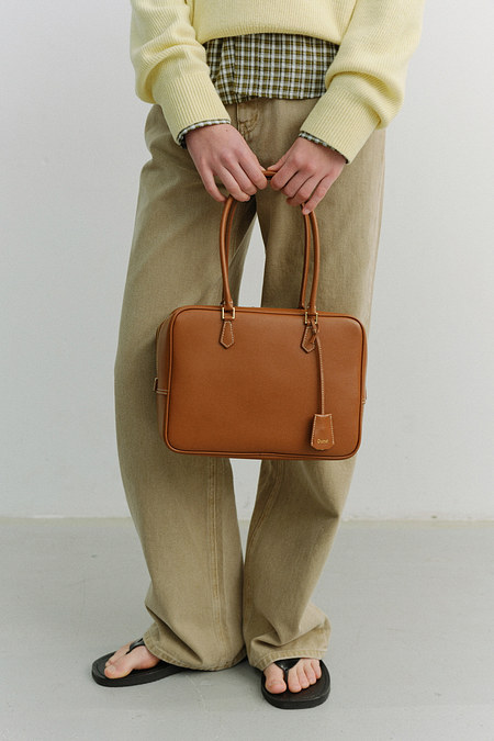 DUNST CLASSIC 28 LEATHER BAG TAN_UDBA6E201CM | 신세계V