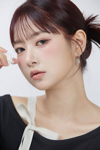 ATHE' 아떼 어센틱 글로이 팁 치크 소이모브 | 신세계V