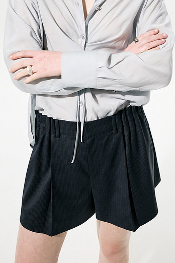 L`H.A.S STRUCTURED BAND WAIST SHORTS_NAVY | 신세계V