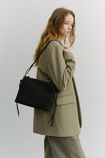 DUNST 2-WAY SOFT TOUCH SUEDE BAG BLACK_UDBA6E207BK | 신세계V