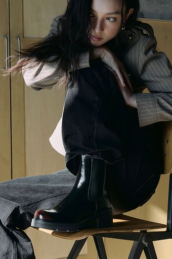 A PIED MARCHE Le Pinto Leather Chelsea Boots 소가죽 첼시 앵클 부츠 6.5cm -PM3050 (2color) | 신세계V