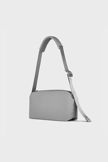 URTH 어스 Dolomite 8L Crossbody Camera Sling Stone | 신세계V
