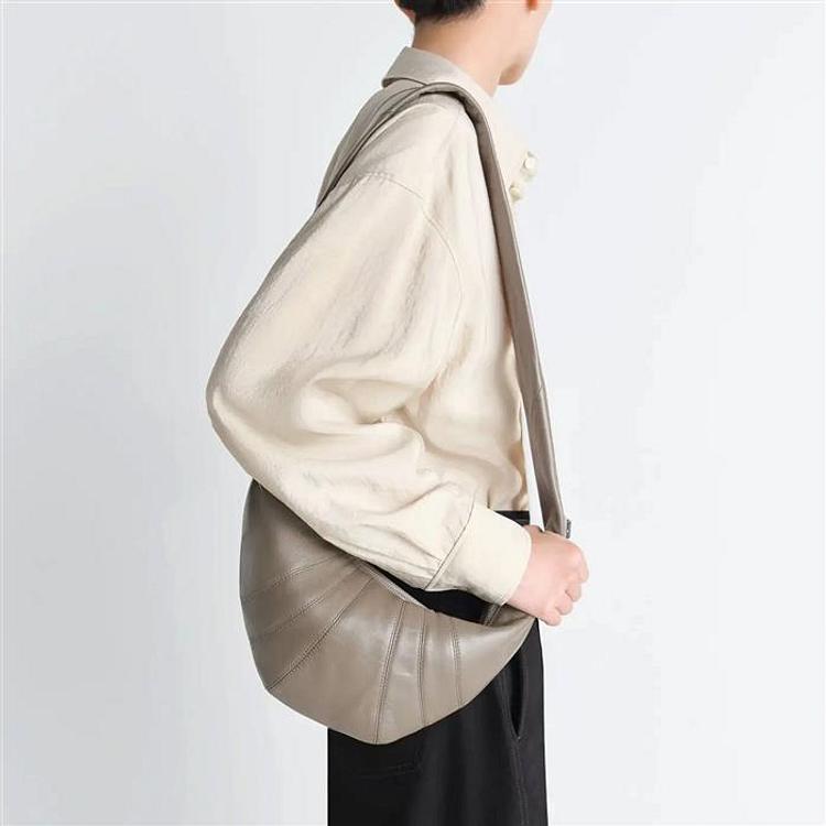 [명품] 르메르 스몰 크루아상 백 BG0003 LL095 678 50215741