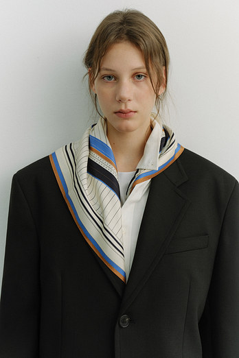 DUNST LINEAR FRAME SCARF CREAM NAVY_UDMU6E101MU | 신세계V