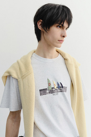 DUNST UNISEX APPLIQUE YACHT T-SHIRT LIGHT MELANGE GREY_M_UDTS6B134G1 | 신세계V