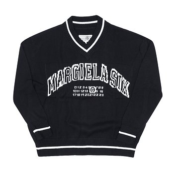 MAISON MARGIELA 메종마르지엘라 M60987 MM07T M6900 MM6 로고 브이넥 아동 맨투맨 (성인착용가능) | 신세계V