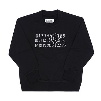 MAISON MARGIELA 메종마르지엘라 M61009 MM02X M6900 MM6 넘버링 로고 프린트 아동 맨투맨 (성인착용가능) | 신세계V