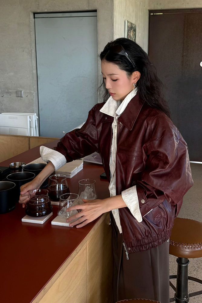숄더 패치 신세틱 레더 자켓