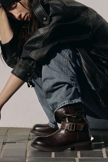 A PIED MARCHE Le Bleumont Leather Biker Boots 소가죽 미들 바이커 부츠 4.5cm -PM3046 (2color) | 신세계V