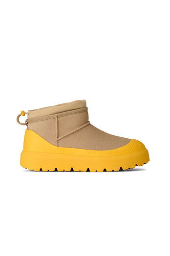 UGG [MEN] 클래식 스웨이드 방수 부츠 (클래식 울트라 미니 웨더 하이브리드) | 신세계V
