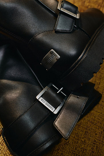 [UGG x Willy Chavarria] [남여공용] 버클 풀그레인 레더 바이커 부츠 (UGG 윌리 차바리아 바이커)