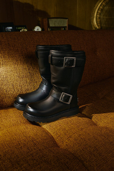 [UGG x Willy Chavarria] [남여공용] 버클 풀그레인 레더 바이커 부츠 (UGG 윌리 차바리아 바이커)