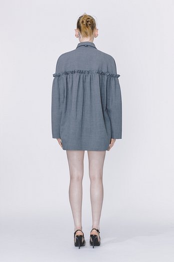 MUNN OVERSIZED HALF AND HALF HORIZONTAL RUFFLE 3-BUTTON BLAZER | 신세계V