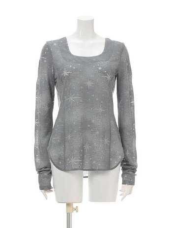 ADEKUVER [MAME KUROGOUCHI] 마메 쿠로구치 그레이 프린트 롱 슬리브 컷앤소 탑 MM26SS-JS026 | 신세계V