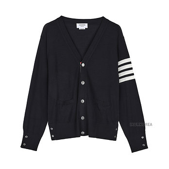 THOM BROWNE [톰브라운] SS26 남성 4바 클래식 가디건 MKC002A Y1014 415 | 신세계V