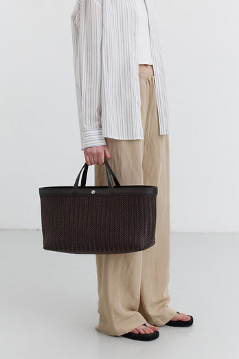 DUNST HANDCRAFTED WEAVING TOTE BAG DEEP BROWN_UDBA5E215W3 | 신세계V