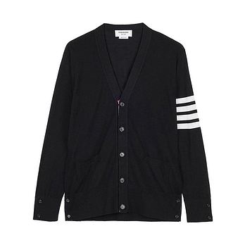 THOM BROWNE [톰브라운] SS26 남성 4바 클래식 가디건 MKC002A Y1014 001 | 신세계V