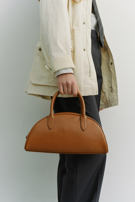 DUNST CLASSIC BOWLING BAG TAN_UDBA6E203W2 | 신세계V