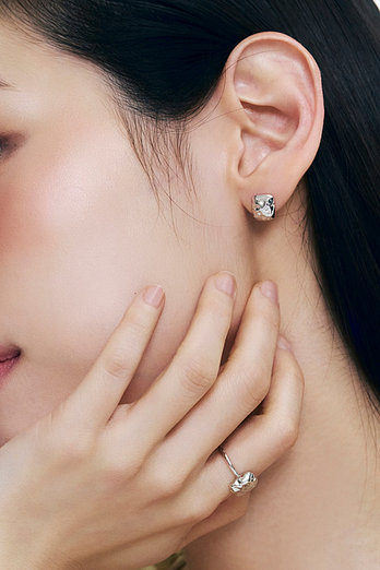 Tirr Lirr 블룸 리플 스퀘어 실버 귀걸이 TEESVW08017S | 신세계V