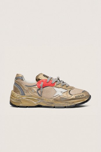 GOLDEN GOOSE KOREA [공식 스토어] 골든구스  남성 러닝 대드 스타 GMF00884 F001211 65120 | 신세계V