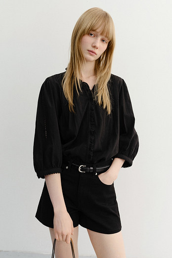 DUNST JANE FRILL BLOUSE BLACK_UDBL6B222BK | 신세계V