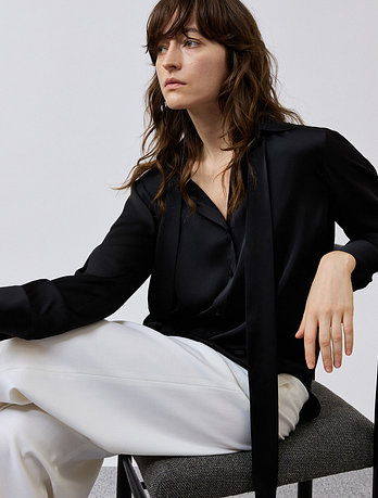 Mare di Mari Soft Satin Blouse & Tie Set - Black | 신세계V