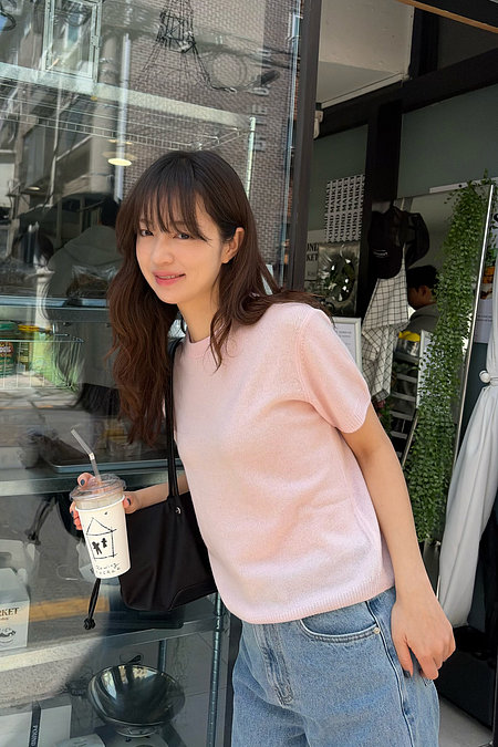 JE NE SAIS QUOI [솔비 착용] 시어 캐시미어 블렌디드 크루넥 반팔 니트_페일핑크 | 신세계V