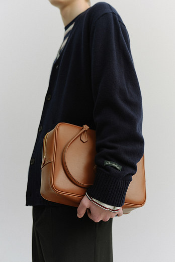 DUNST CLASSIC 28 LEATHER BAG TAN_M_UDBA6E201CM | 신세계V
