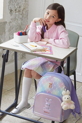 BEANPOLE KIDS [시즌오프30%][26SS 5%][BEANPOLE KIDS] 모노그램 몰드형 책가방 2SET  라이트 퍼플 (BI61D4G08V) | 신세계V