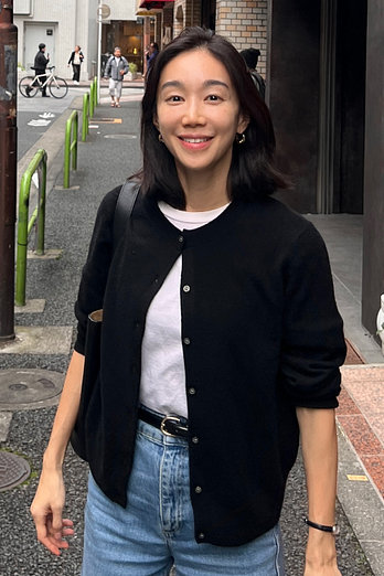 JE NE SAIS QUOI [유민주 착용] [100% Cashmere] 시그니처 크루넥 캐시미어 가디건_ 블랙 | 신세계V