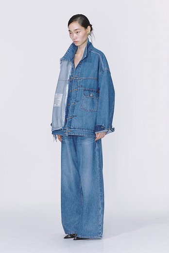 MUNN [MÜNN] RAW CUT HALF AND HALF 2-TUCK DENIM TRUCKER_BLACK | 신세계V