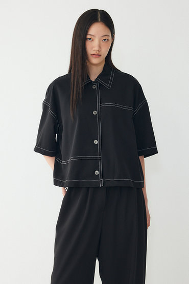 STUDIO TOMBOY(스튜디오 톰보이) 스티치 반팔 블라우스 | 신세계V