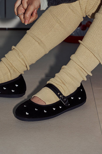 VICTORIA SHOES 빅토리아 오다 메리제인 패턴하트 (1049928-NEGRO) | 신세계V