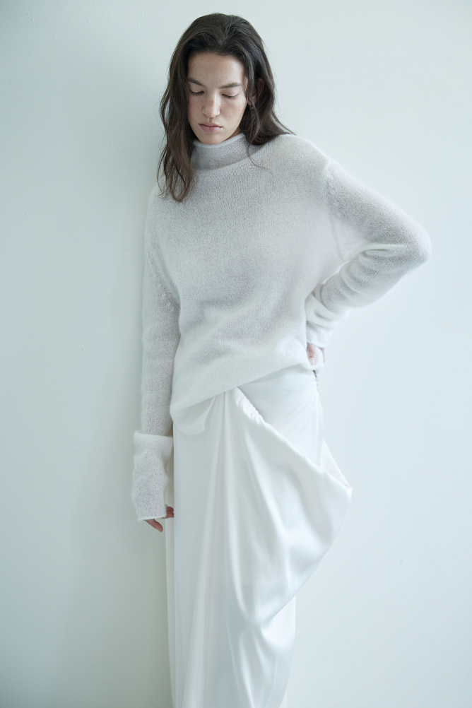 이소르 터틀넥 풀오버