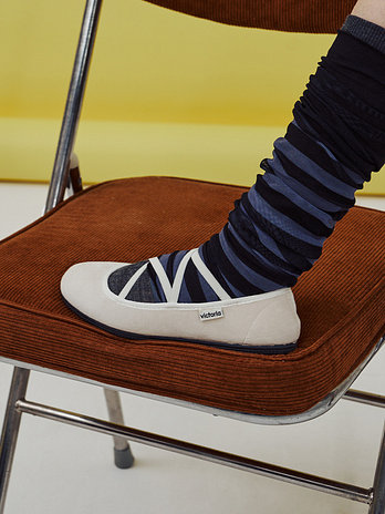 VICTORIA SHOES 빅토리아슈즈 오다 엑스 스트랩 발레리나 (1049923-COTTON) | 신세계V