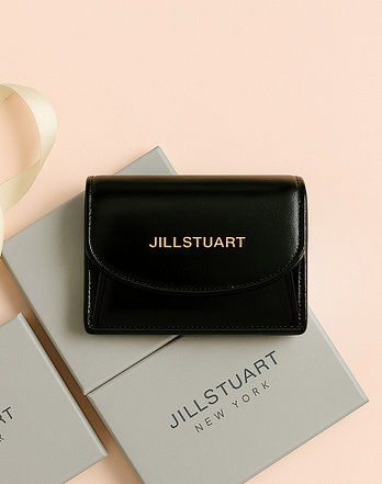 JILLSTUART NEW YORK WOMEN 질스튜어트 뉴욕 액세서리 [코코][지폐수납가능] 블랙 로고 장식 소가죽 3단 반지갑  (JAWA6E540BK) | 신세계V