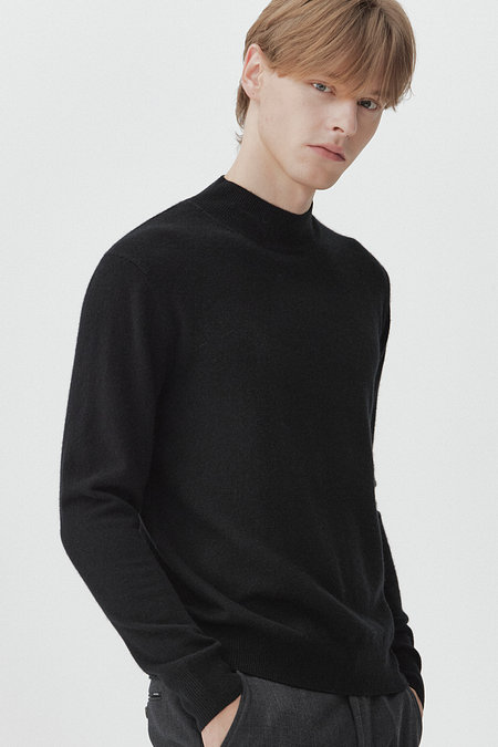 JE NE SAIS QUOI [Mens] 모크넥 캐시미어 니트_ 블랙 | 신세계V