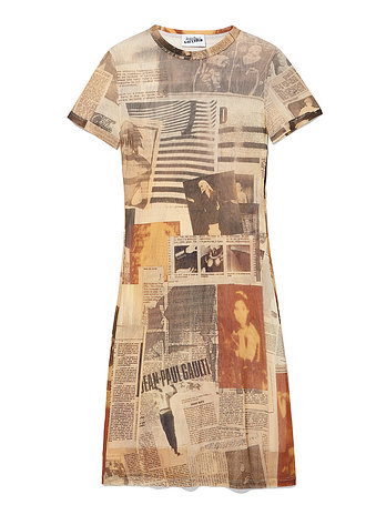 ADEKUVER [JEAN PAUL GAULTIER] 장 폴 고티에 에크루 라이트 그레이 레드 메쉬 저널 프린트 숏 드레스 26/01-W-DR112-M013P-030830 | 신세계V